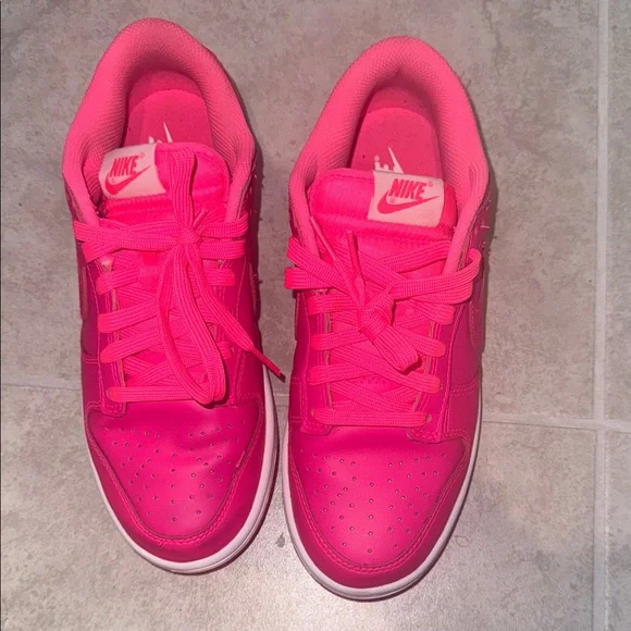 Women Nike Fuchsia Athletic Shoes - Picture 1 of 4